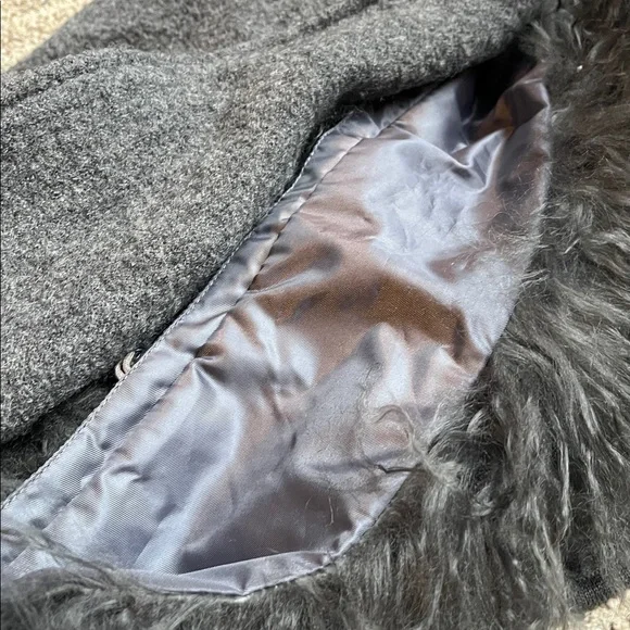 Chic Gray wool jacket with real lamb fur, medium size woman! So warm, chic - Picture 15 of 17
